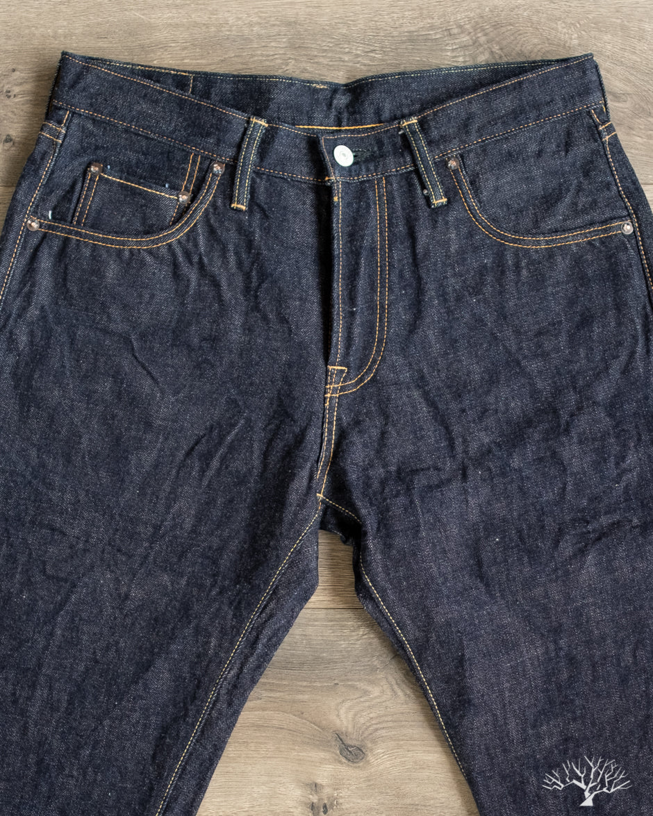 http://www.witheredfig.com/cdn/shop/products/ues_400t_tapered_leg_selvedge_denim_2.jpg?v=1599857500