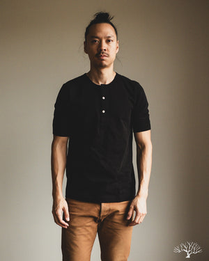 Merz b. Schwanen 207 Short Sleeve Henley - Deep Black